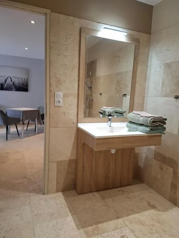 Logement Independant Pour 4Ou 5 Personnes, 2 Chambres Aureille 0*,